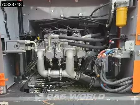 Escavadora de rastos 2019 Hitachi ZX250 LC -6 Roto + Bucket (20)