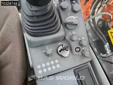 Escavadora de rastos 2019 Hitachi ZX250 LC -6 Roto + Bucket (33)