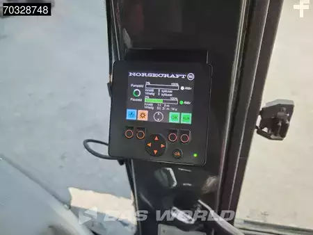 Escavadora de rastos 2019 Hitachi ZX250 LC -6 Roto + Bucket (40)