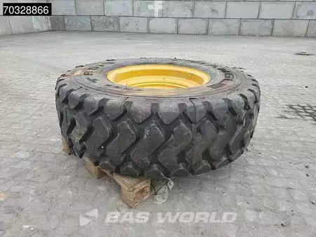 Carregadeira de rodas 2017 Caterpillar 918 M Bucket + Forks (30)