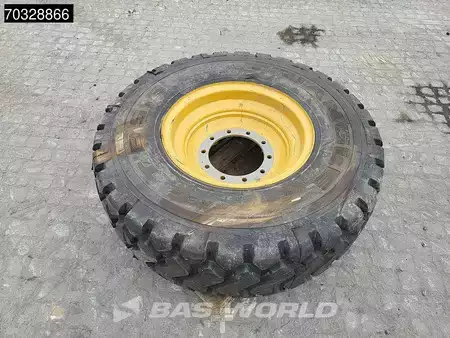 Carregadeira de rodas 2017 Caterpillar 918 M Bucket + Forks (31)
