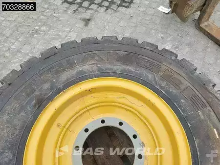 Carregadeira de rodas 2017 Caterpillar 918 M Bucket + Forks (33)
