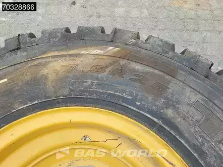Carregadeira de rodas 2017 Caterpillar 918 M Bucket + Forks (34)