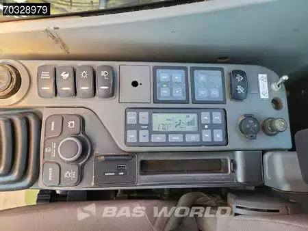 Escavatori cingolati 2020 Doosan DX225 LC-5 (36)