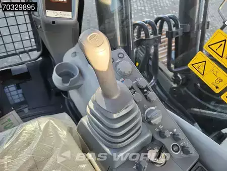 Kedjegraver 2026 Hitachi ZX220 LC-5G (35)
