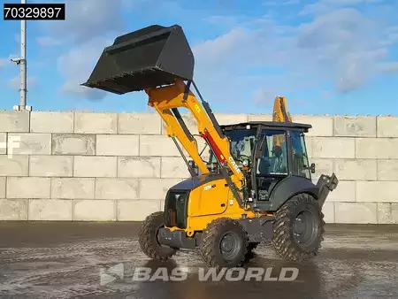 Koparko - Ładowarki sztywne 2026 Case 851 NX A/C - 4WD - Central Pivot (3)