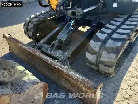 mini escavadeira 2023 Hyundai R80 CR-9A A/C - 3 Buckets (17)