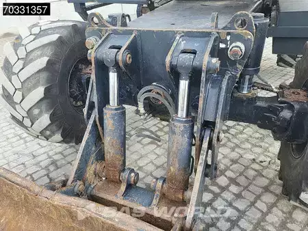 Escavatori gommati 2012 JCB JS145 W (10)