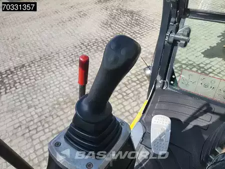 Escavatori gommati 2012 JCB JS145 W (31)