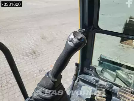 mini escavadeira 2023 Hyundai R80 CR-9A A/C - 2 Buckets (26)