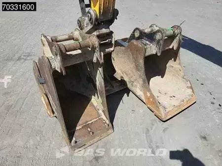 mini escavadeira 2023 Hyundai R80 CR-9A A/C - 2 Buckets (9)