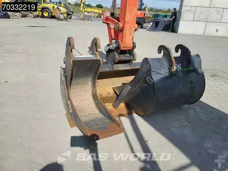 mini escavadeira 2022 Kubota U36 -4 3 Buckets - Like New! (15)