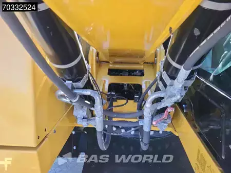 Escavatori gommati 2020 Caterpillar MH3024 (17)