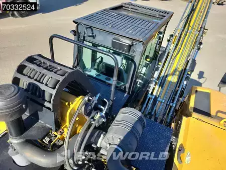 Escavatori gommati 2020 Caterpillar MH3024 (20)