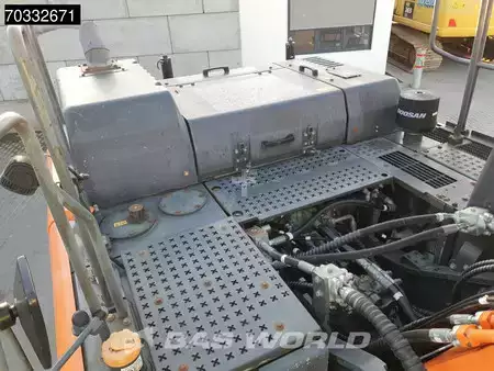 Hydraulic Excavators 2018 Doosan DX300 LC-5 GPS - Tiltrotator (23)