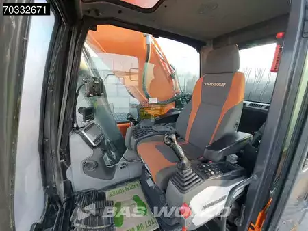 Hydraulic Excavators 2018 Doosan DX300 LC-5 GPS - Tiltrotator (38)