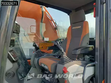 Hydraulic Excavators 2018 Doosan DX300 LC-5 GPS - Tiltrotator (40)