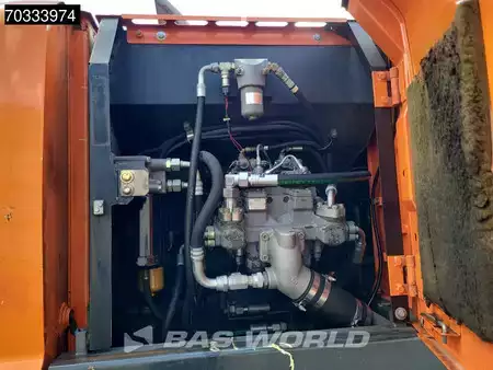 Pelle sur pneus 2011 Hitachi ZX210W -3 (14)
