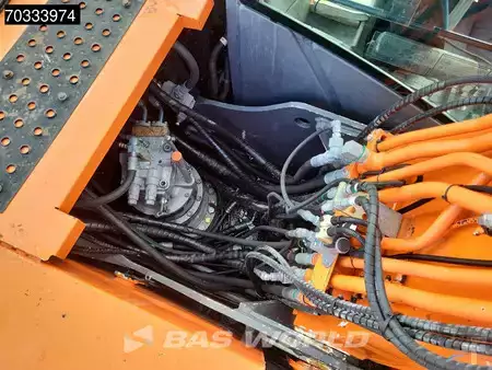 Pelle sur pneus 2011 Hitachi ZX210W -3 (16)