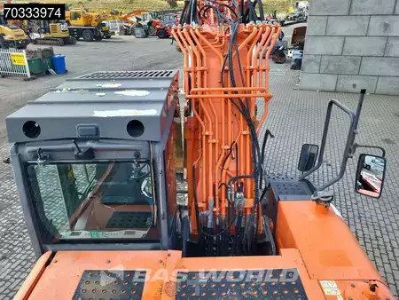 Pelle sur pneus 2011 Hitachi ZX210W -3 (17)