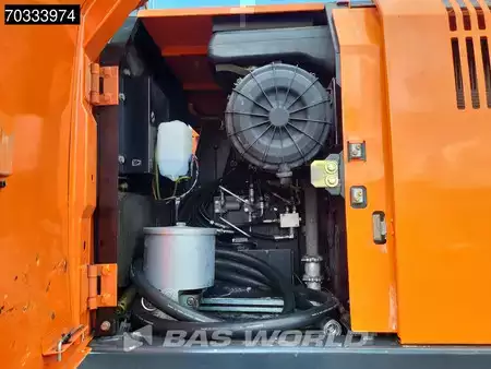 Pelle sur pneus 2011 Hitachi ZX210W -3 (18)