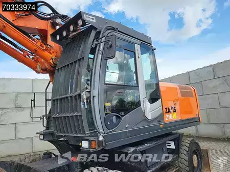 Pelle sur pneus 2011 Hitachi ZX210W -3 (19)