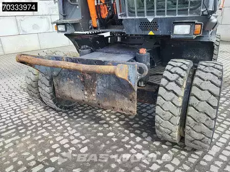 Pelle sur pneus 2011 Hitachi ZX210W -3 (23)