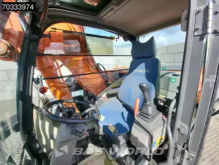 Pelle sur pneus 2011 Hitachi ZX210W -3 (29)