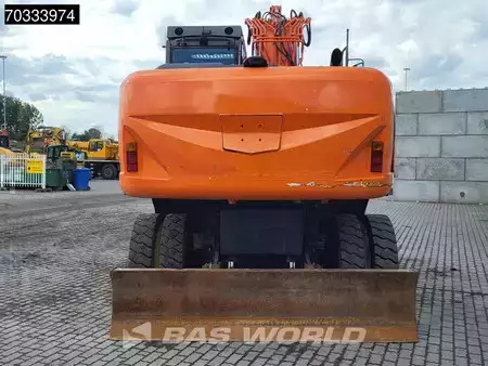 Pelle sur pneus 2011 Hitachi ZX210W -3 (3)
