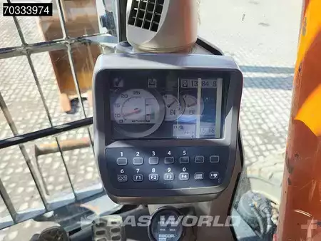 Pelle sur pneus 2011 Hitachi ZX210W -3 (33)