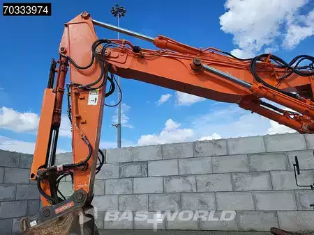 Pelle sur pneus 2011 Hitachi ZX210W -3 (8)