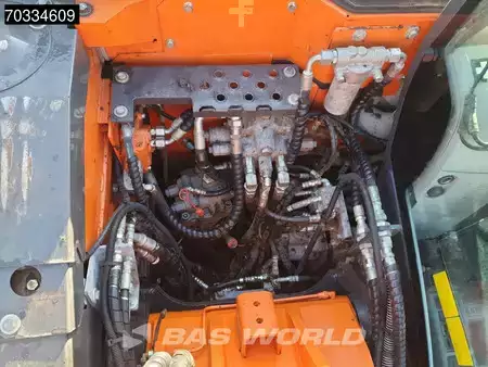 Hydraulic Excavators 2020 Hitachi ZX135 US-6 Blade - First Owner (18)