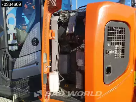Hydraulic Excavators 2020 Hitachi ZX135 US-6 Blade - First Owner (19)