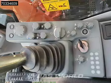 Hydraulic Excavators 2020 Hitachi ZX135 US-6 Blade - First Owner (39)