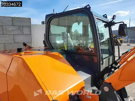 Minibagry 2025 DEVELON DX85 R-7 A/C (11)