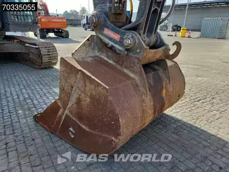 Escavadora de rastos 2016 Volvo EC380 E NL (13)