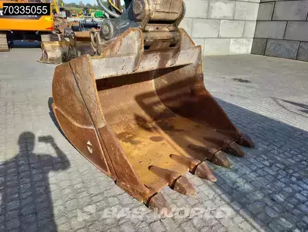 Escavadora de rastos 2016 Volvo EC380 E NL (14)