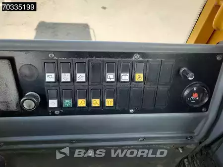 Wielladers 2004 Volvo L70 E Low Hours! (31)