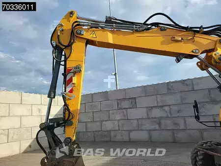 Mobilní bagry 2017 Liebherr A918 (10)