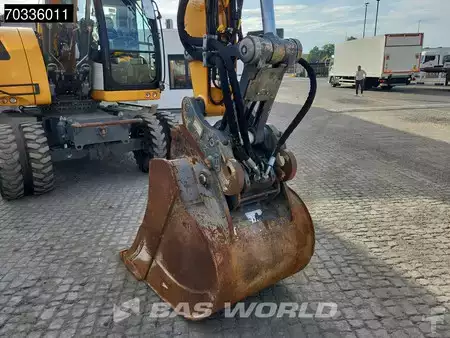 Mobilní bagry 2017 Liebherr A918 (12)