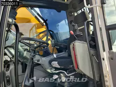 Mobilní bagry 2017 Liebherr A918 (31)