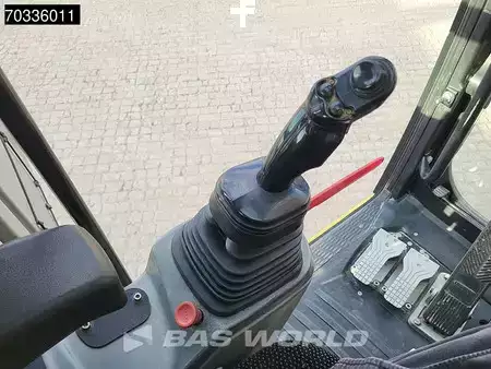 Mobilní bagry 2017 Liebherr A918 (35)