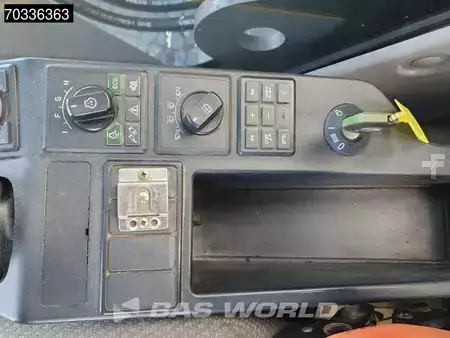 Rupsgraafmachines 2019 Volvo EC300 E L (40)