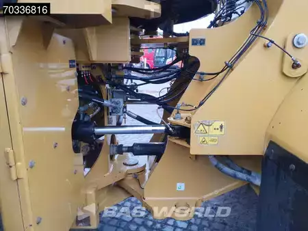 Chargeuse sur pneus 2015 Caterpillar 966 M (24)