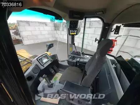 Chargeuse sur pneus 2015 Caterpillar 966 M (31)