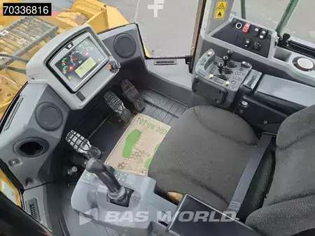 Chargeuse sur pneus 2015 Caterpillar 966 M (32)