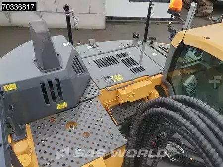 Escavadora de rastos 2016 Volvo ECR235 E L (16)