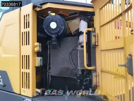 Escavadora de rastos 2016 Volvo ECR235 E L (21)