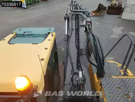 Escavadora de rastos 2016 Volvo ECR235 E L (24)