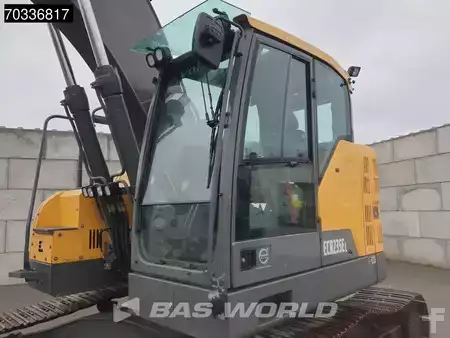 Escavadora de rastos 2016 Volvo ECR235 E L (25)